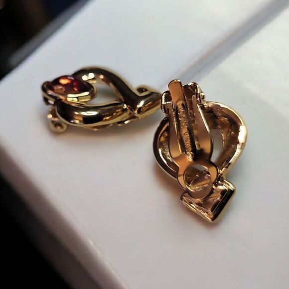 Nina Ricci Gold and Red Heart Clip Earrings Vintage - Picture 4 of 4